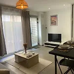Апартаменты Confortable - Parking Inclus - Proche Juan-les-pins Антиб