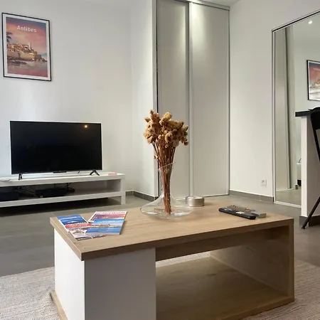 Confortable - Parking Inclus - Proche Juan-les-pins Apartament