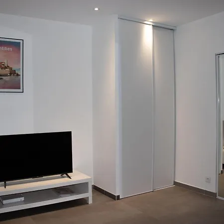 Confortable - Parking Inclus - Proche Juan-les-pins Апартаменты