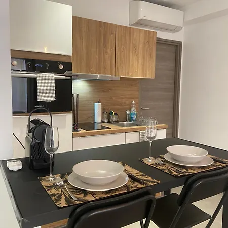 Confortable - Parking Inclus - Proche Juan-les-pins דירה