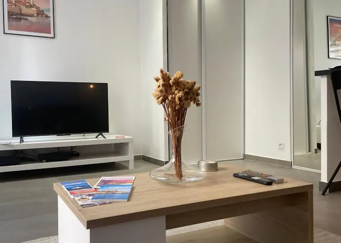 Confortable - Parking Inclus - Proche Juan-les-pins Apartman