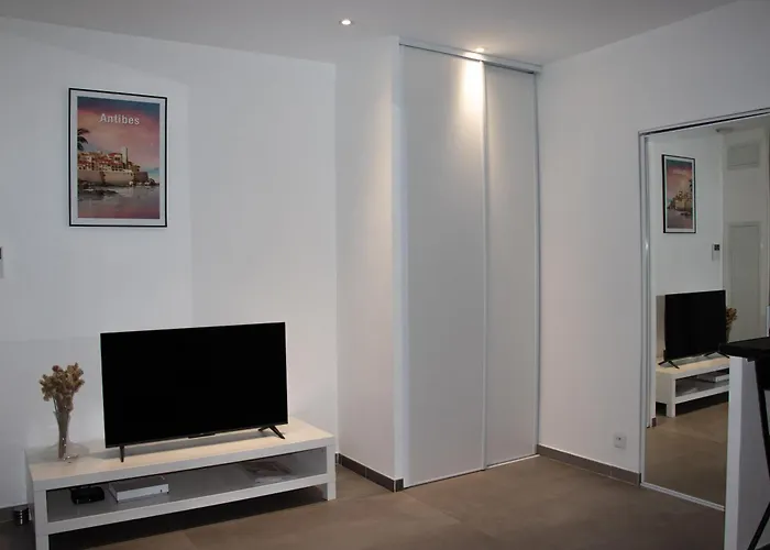Confortable - Parking Inclus - Proche Juan-les-pins Apartman